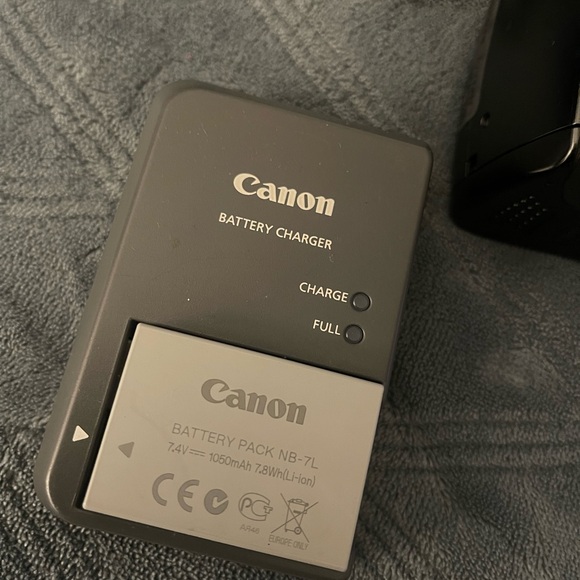 Canon PowerShot SX30 IS 35X Zoom 14.1MP Digital Camera Charger Battery & Box - Picture 3 of 8